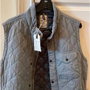 New Relwen Grey Quilted Vest  Size Medium

fit:  classic